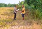 Polisi-bersama-Petani-di-Wonoayu-Tanam-Jagung,-Dukung-Ketahanan-Pangan