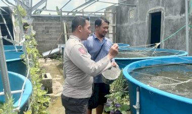 Bhabinkamtibmas-Apresiasi-Budidaya-Ikan-Lele-di-Lahan-Rumah-Warga-Sedati-Gede
