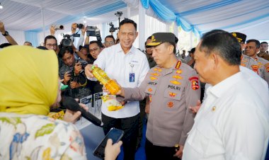 Kapolri-Hadiri-Kick-Off-GPM-Serentak-se-Indonesia,-2.424-Ton-Beras-SPHP-Disalurkan-ke-Masyarakat-Hari-Ini