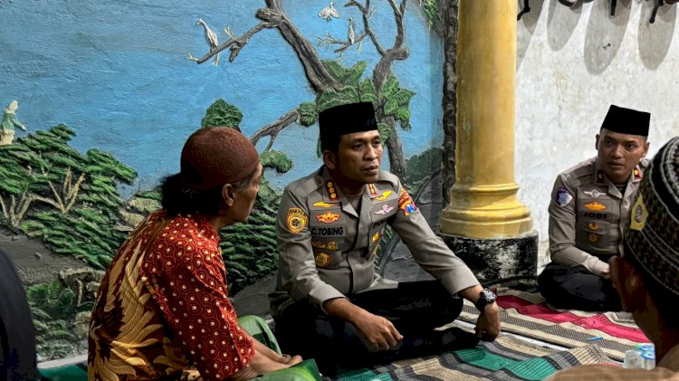 Kapolresta Sidoarjo Takziyah dan Berikan Santunan Ke Keluarga Santri Rizki Maulana