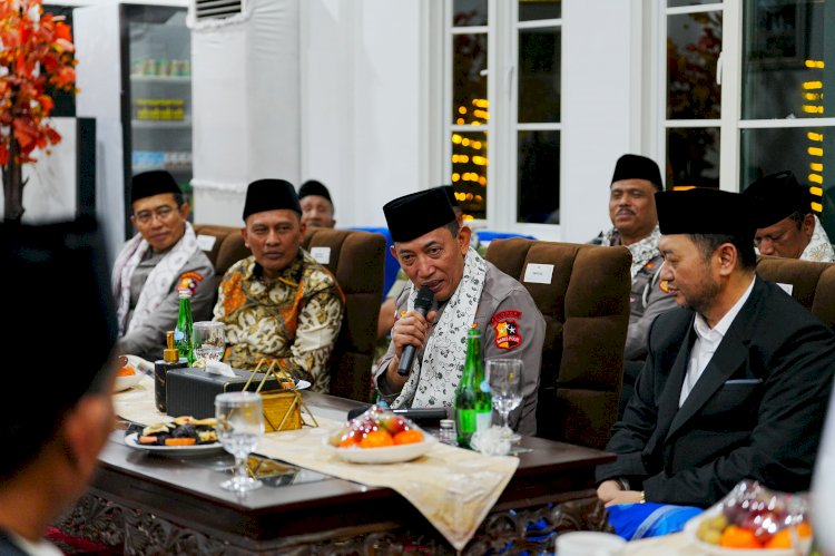 Kapolri Tekankan Jaga Persatuan-Kesatuan saat Silaturahmi ke Ponpes An-Nur Malang