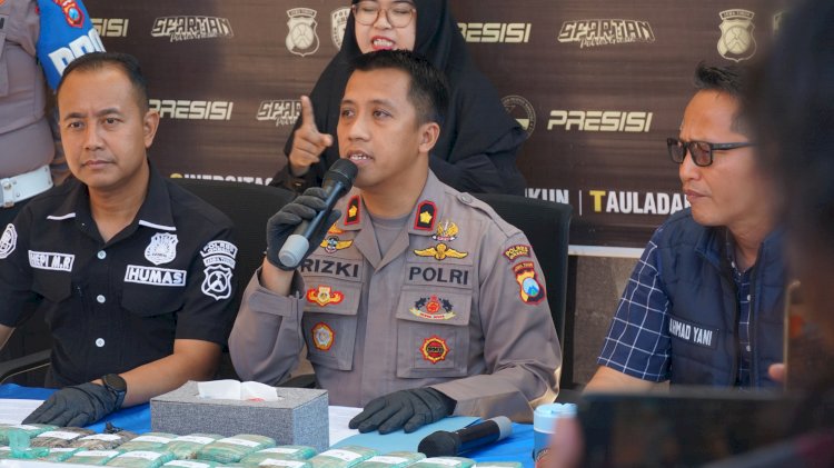 Polres Gresik Sita 10,8 Kg Ganja di Gudang Ekspedisi