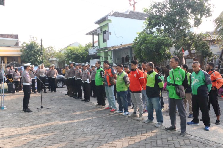 Sambut Hari Lalu Lintas Bhayangkara ke-71,Polres Mojokerto Berbagi Sembako Hingga SIM Gratis untuk Driver Ojol